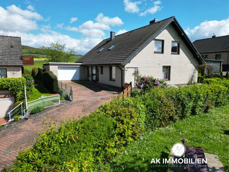Eingang - Haus kaufen in Hameln / Hastenbeck - Vielseitiges Mehrfamilienhaus in Hastenbeck – Barrierefrei, renditestark, zukunftsorientiert