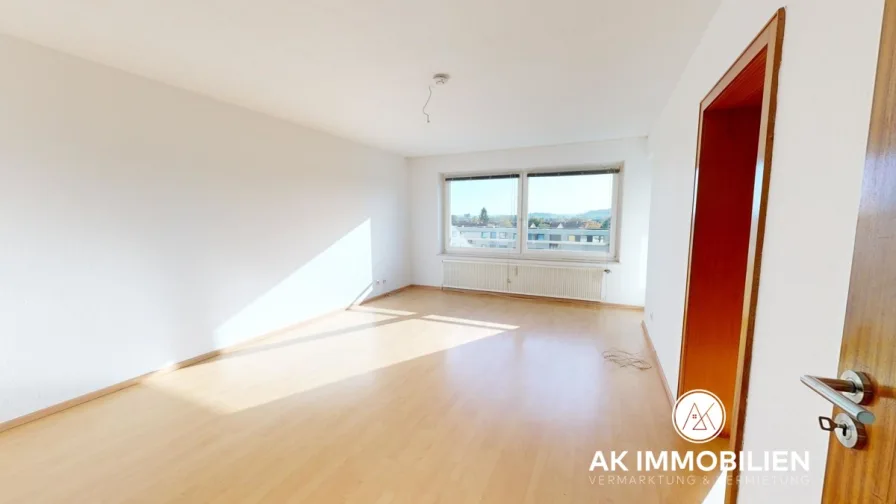 Wohnzimmer - Wohnung kaufen in Hameln - Charmante 2-Zimmer-Etagenwohnung mit Balkon in Hameln, Hühnerborn