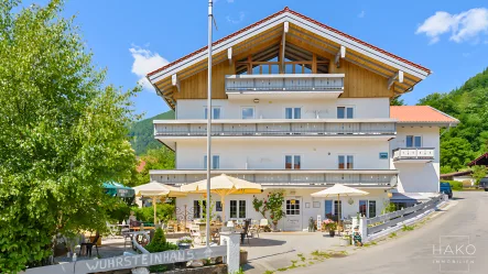 Titelbild - Gastgewerbe/Hotel kaufen in Schleching - Frisch renoviertes Hotel/Hostel mit großzügigem Biergarten in idyllischer Lage / BETREIBERFREI