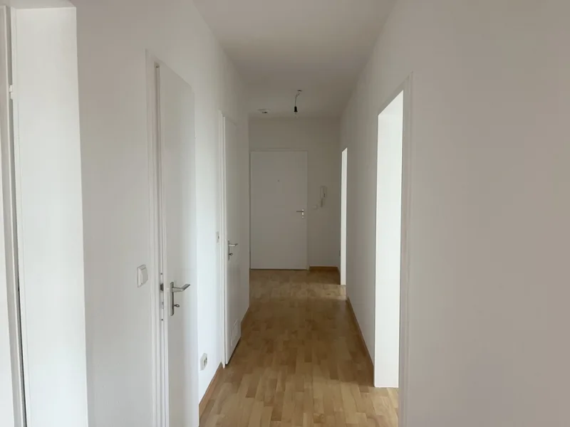 Flurbereich - Wohnung kaufen in Bad Krozingen - **Bad Krozingen* Bezugsfreie 3 Zi. Wohnung,m. Aufzug, BLK, EBK,inkl.Garagenstellplatz**