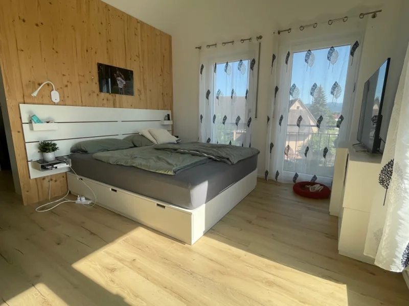 Schlafzimmer 1