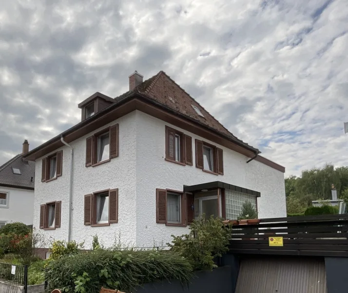 Außenansicht_www.villingen.immobilien - Haus kaufen in Villingen-Schwenningen - Ein- oder Zweifamilienhaus - entscheiden Sie selbst!