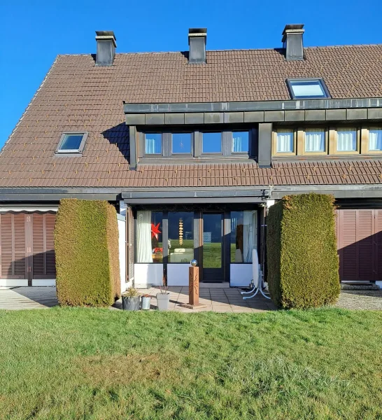 Blick auf Terrasse_www.villingen.immobilien - Haus kaufen in Bernau - **Reihenmittelhaus mit unverbaubarem Blick in die Natur**