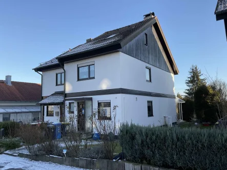 Außenansicht_www.villingen.immobilien - Haus kaufen in Trossingen - ***Doppelhaushälfte mit großem Garten***