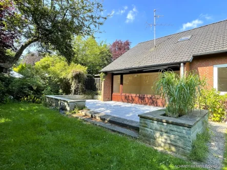 Außenansicht - Haus kaufen in Wedel - Geräumiges Einfamilienhaus in ruhiger Geesthanglage, mit großem Garten und Garage
