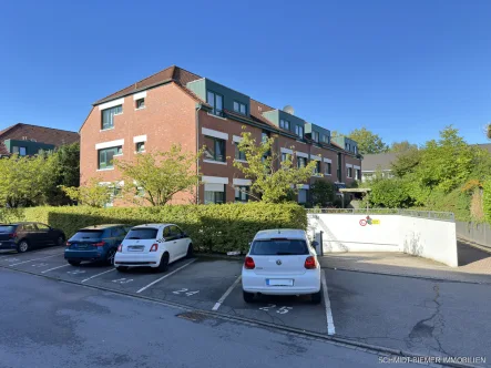 Außenansicht - Wohnung mieten in Wedel - Charmante 2 Zi.-Wohnung mit Balkon u. TG-Stellplatz in zentraler Altstadtlage