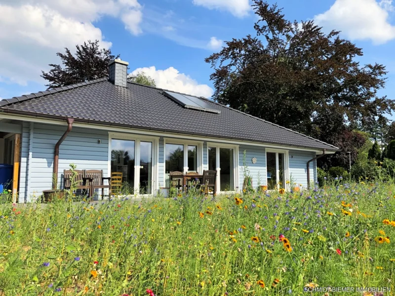 Außenansicht - Haus kaufen in Wedel - "Junges Komfort Schwedenhaus" Modern und ebenerdig in ruhiger Lage