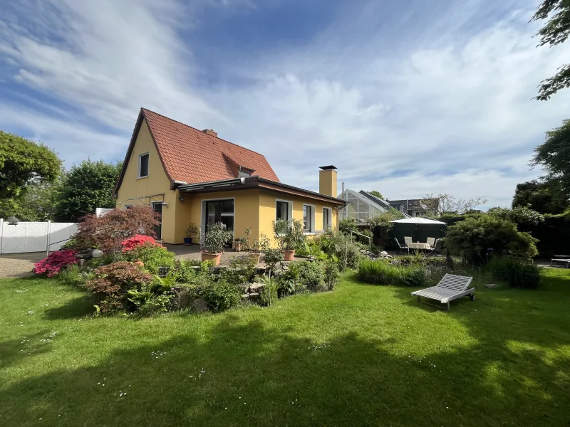 Außenansicht - Haus kaufen in Detmold - Wohnfühloase in Hiddesen