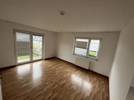 Wohnzimmer mit Balkon - Wohnung mieten in Detmold - Moderne 2-Zimmer-Wohnung mit Balkon