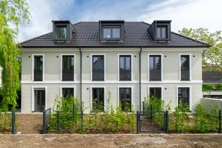 Außenansicht Haus 1-3 - Haus kaufen in München - Charmantes Townhouse. Garten in sonniger Süd-Ausrichtung.