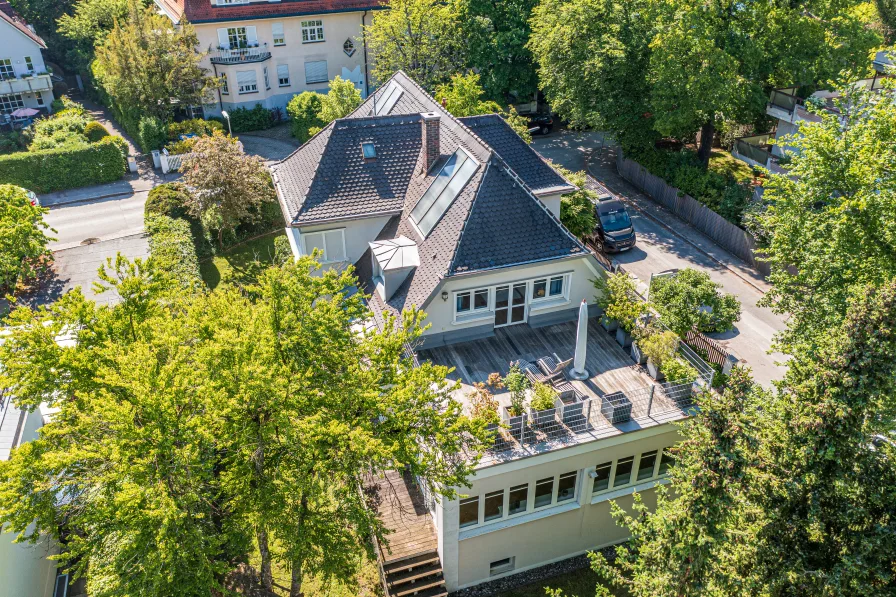 Dachterrasse - Haus kaufen in München - Klasse trifft Stil. Wunderschöne Villa in Bestlage.