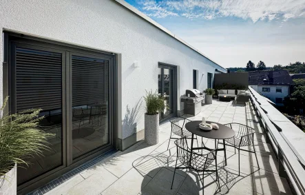 Süd-/West-Terrasse. - Wohnung kaufen in Fürstenfeldbruck - Preisanpassung par excellence: Ihr Penthouse - mehr Wert, weniger Kosten!