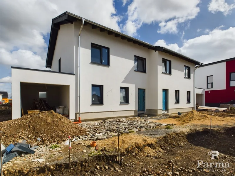 Außenansicht - Haus kaufen in Vettweiß / Kelz - FAST FERTIG!!! Moderne und energieeffiziente Doppelhaushälfte als Neubauprojekt in Kelz