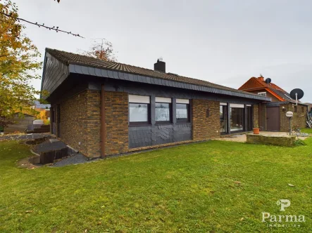 Rückansicht - Haus kaufen in Niederzier - Freistehender Bungalow mit Garten und Garage in Niederzier