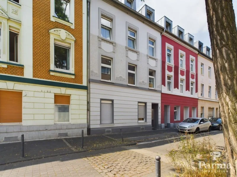 Front - Haus kaufen in Köln / Humboldt-Gremberg - Gepflegt & vermietet! 8 Familienhaus mit Ausbau & Entwicklungspotential