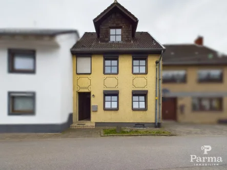 Frontansicht - Haus kaufen in Niederzier / Hambach - Reihenmittelhaus mit großzügigem Garten in ländlicher Lage