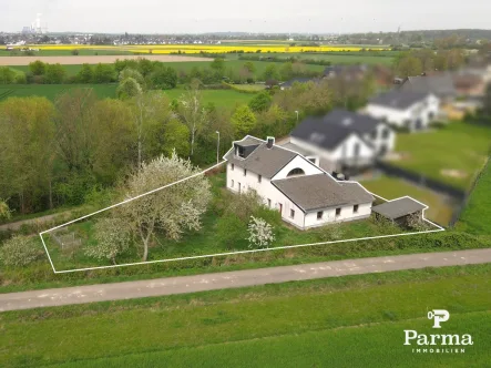 Außenansicht - Haus kaufen in Düren / Derichsweiler - Freistehendes Einfamilienhaus mit viel Potential in idyllischer Lage in Düren-Derichsweiler