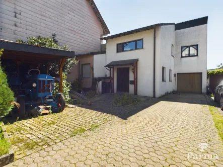 Frontansicht - Haus kaufen in Kreuzau / Untermaubach - charmantes Reihenendhaus mit Blick ins Grüne in ruhiger Lage