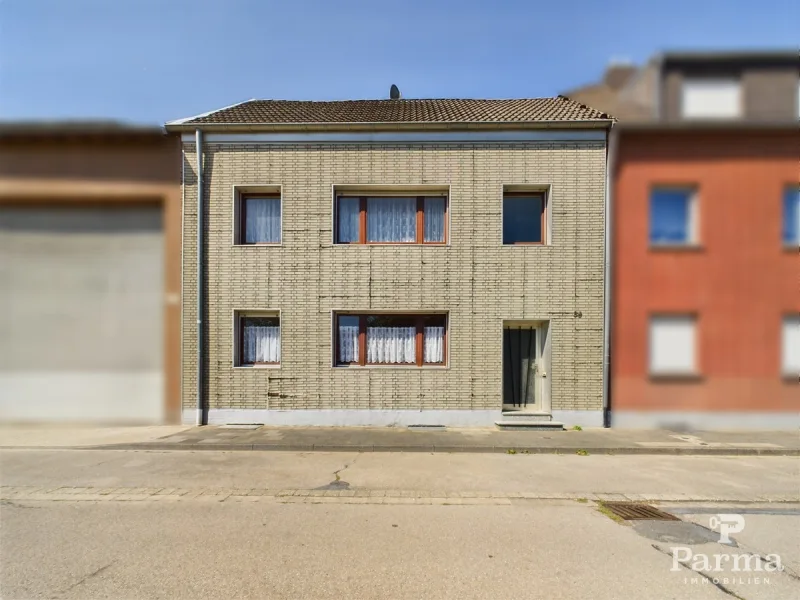 Außenansicht - Haus kaufen in Düren / Gürzenich - Reihenmittelhaus mit großem Grundstück in Düren-Gürzenich