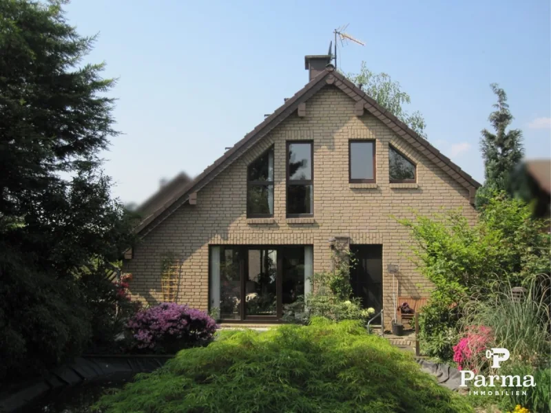 Rückansicht - Haus kaufen in Niederzier - Freistehendes Einfamilienhaus der besonderen Art  in Niederzier-Oberzier