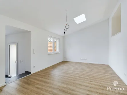 Wohnzimmer - Haus kaufen in Düren / Lendersdorf - Energieeffizientes Wohnen: Kernsaniertes Reihenmittelhaus mit PV-Anlage in Lendersdorf