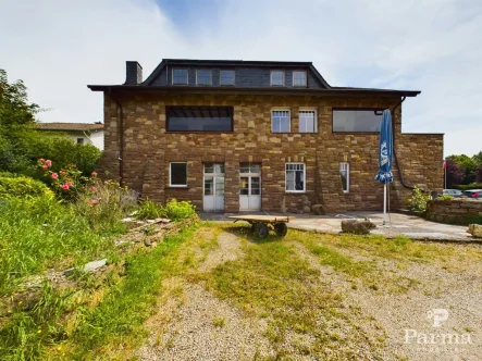 Gartenansicht - Haus kaufen in Kreuzau / Bilstein - Freistehendes Zweifamilienhaus mit Lagerhallen in ruhiger Lage von Kreuzau-Bilstein