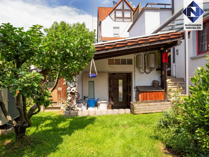  - Haus kaufen in Köngen - Energetisch saniertes 2-Familienhaus mit drei großzügigen Terrassen und Garten