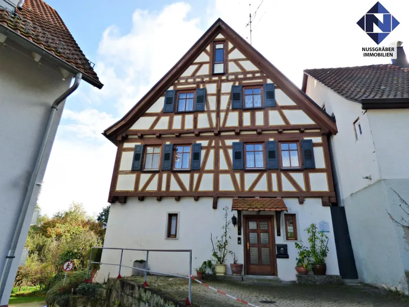  - Haus kaufen in Neuhausen auf den Fildern - Architektonisches Kleinod - kernsaniertes Fachwerkhaus aus dem 17. Jahrhundert mit großem Garten