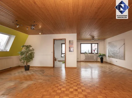  - Wohnung kaufen in Wendlingen am Neckar - Große Maisonette-Wohnung im 1. und 2. Dachgeschoss mit 4,5 Zimmern und Loggia