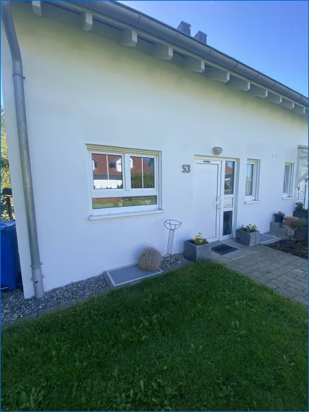 Haus Ansicht Vorne - Haus kaufen in Sigmaringen - Sehr gepflegte Doppelhaushälfte in ruhiger Lage mit Ausbaupotenzial im Dachgeschoß in guter Lage.