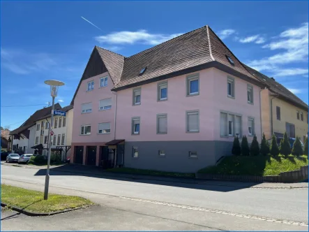 Titelbild - Haus kaufen in Tengen / Watterdingen - Optimales Mehrfamilienhaus mit 6 Einheiten und sehr guter Rendite, vieles Modernisiert !