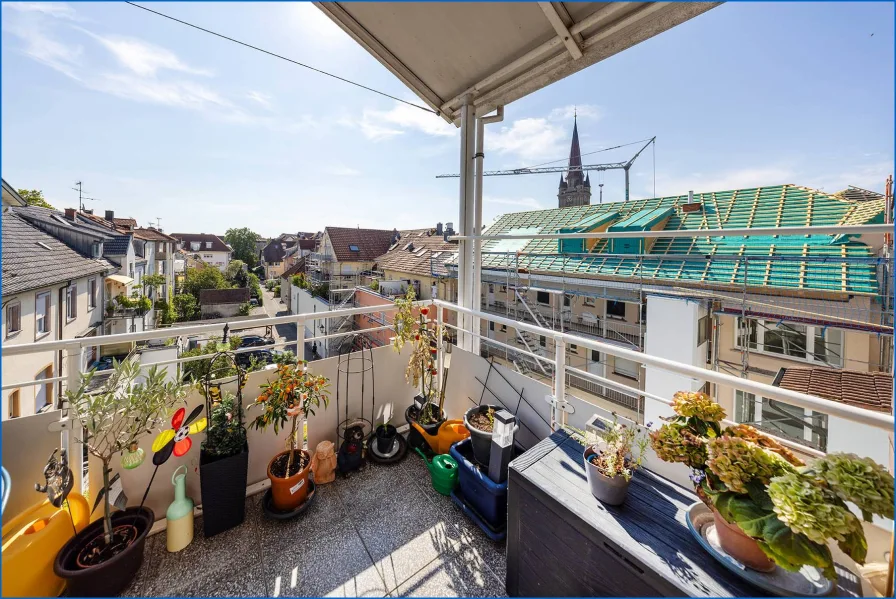 Aussicht auf das Rolfzeller Münster 3.OG - Wohnung kaufen in Radolfzell am Bodensee - Radolfzell-City: vermietete 3,5 Zi. Maisonettewohnung mit Balkon und Aufzug