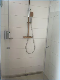 Dusche Neu 2024 - Wohnung kaufen in Radolfzell am Bodensee - Lichtdurchflutete 3,5 Zi. Wohnung im DG in Radolfzell mit Stellplatz und neuem Bad und Gäste WC.