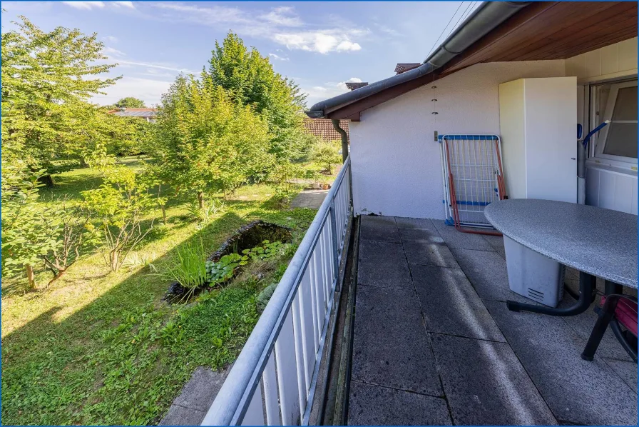 DGL-Balkon mit Blick in Garten