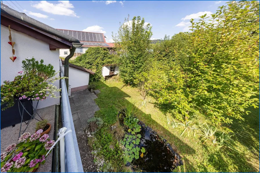 DGR-Balkon mit Blick in Garten