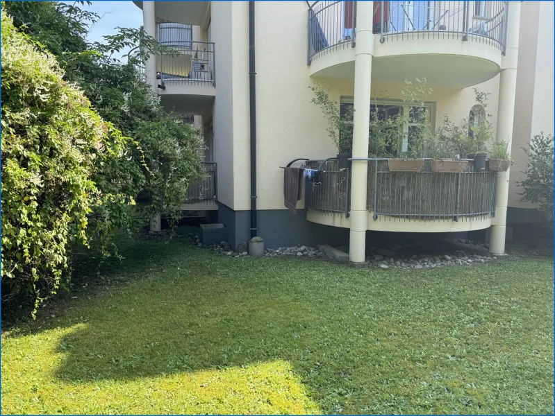 Südbalkon - Wohnung kaufen in Radolfzell am Bodensee - Bezugsfreie 2,5 Zi.-Wohnung im Hochparterre mit 2 Balkonen und Tiefgarage in Radolfzell-Markelfingen