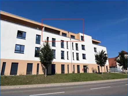 Titelbild - Wohnung kaufen in Stockach - Bezugsfreie und moderne 2,5 Zi.-Penthousewohnung mit Dachterrasse und Fernblick!