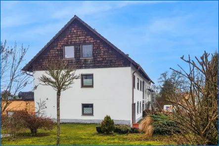 Hausansicht - Haus kaufen in Neuhausen ob Eck / Worndorf - Zweifamilienhaus mit großem Grundstück in ruhiger Lage