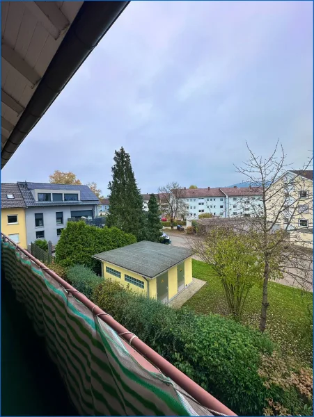 Balkon - Wohnung kaufen in Rielasingen-Worblingen - Charmante 3-Zimmer-Wohnung mit Gartenanteil in Rielasingen mit Carport ! Bezug nach Absprache