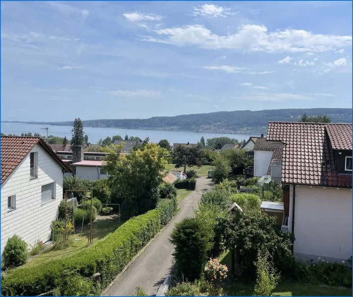 Titelbild - Haus kaufen in Gaienhofen / Horn - Gaienhofen-Horn: Haus mit 3 Wohnungen und Doppel-Garage in ruhiger Lage, Seesicht vorhanden !