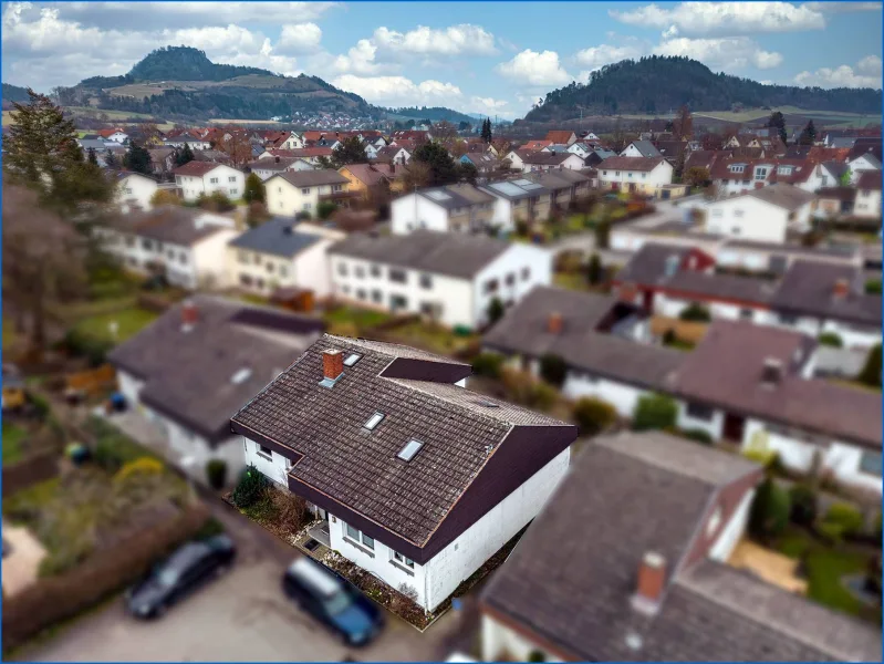 Blick 1 - Haus kaufen in Hilzingen - Hilzingen - Familienfreundliche, großzügige DHH mit Garage, in wunderbar ruhiger Lage !