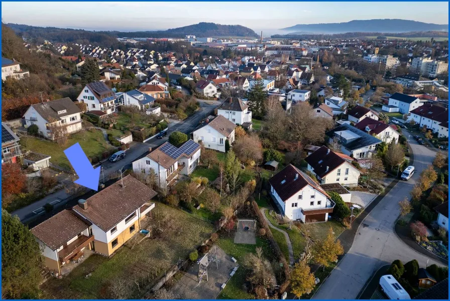 Drohnenaufnahme - Haus kaufen in Gottmadingen - Geräumiges Einfamilienhaus mit Vermietungspotenzial in ruhiger Lage von Gottmadingen