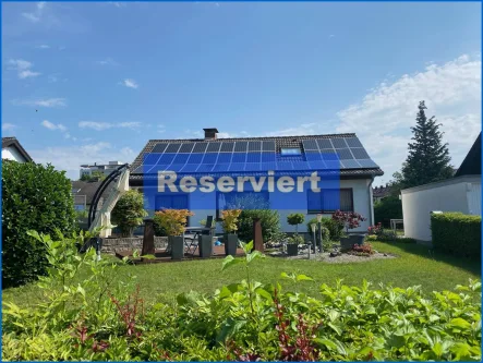 Titelbild - Haus kaufen in Radolfzell am Bodensee - Sehr gepflegtes EFH m. großem Garten, Doppel-Garage und PV-Anlage - BEZUGSFREI !