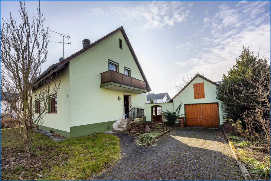 Außenansicht - Garage 1 - Haus kaufen in Radolfzell am Bodensee - Geräumiges 2-Generationenhaus mit großem Garten und zwei Garagen in Radolfzell-Böhringen,bezugsfrei!