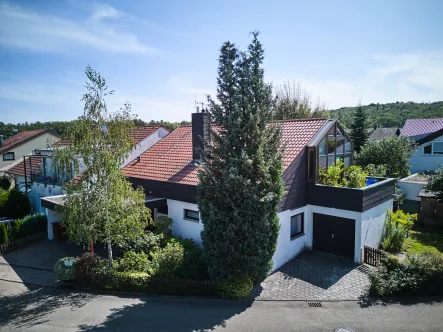 Straßenansicht - Haus kaufen in Dettenhausen - Ihr Rückzugsort mit Atelier und schönem Garten