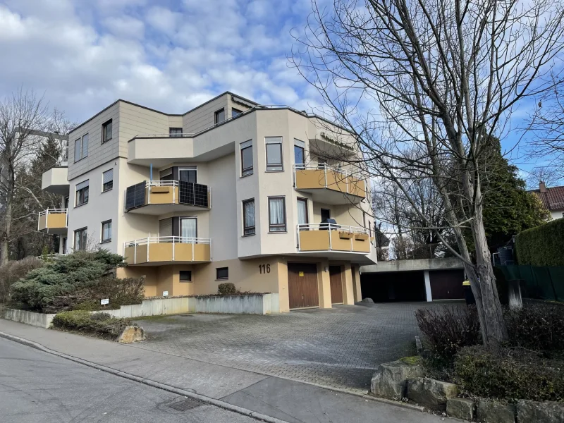 Hausansicht - Wohnung kaufen in Reutlingen - Gut geschnittene 2-Zimmer-Wohnung mit Balkon und eigenem Stellplatz