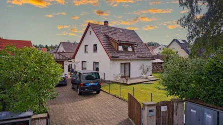 Titelbild - Grundstück kaufen in Geretsried - Sonniges Baugrundstück mit Altbestand in Geretsried