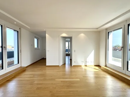 Wohn- und Essbereich - Wohnung mieten in Wolfratshausen - Neubau! Lichtdurchflutete 4-Zimmer Dachterrassenwohnung