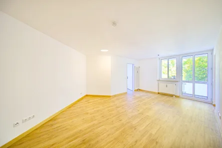 Wohn- und Essbereich - Wohnung kaufen in Geretsried - Helle 1,5 Zimmer-Wohnung mit Balkon