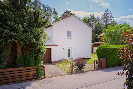 Die Einfahrt - Haus kaufen in Wolfratshausen - Einfamilienhaus in ruhiger Lage am Waldrand